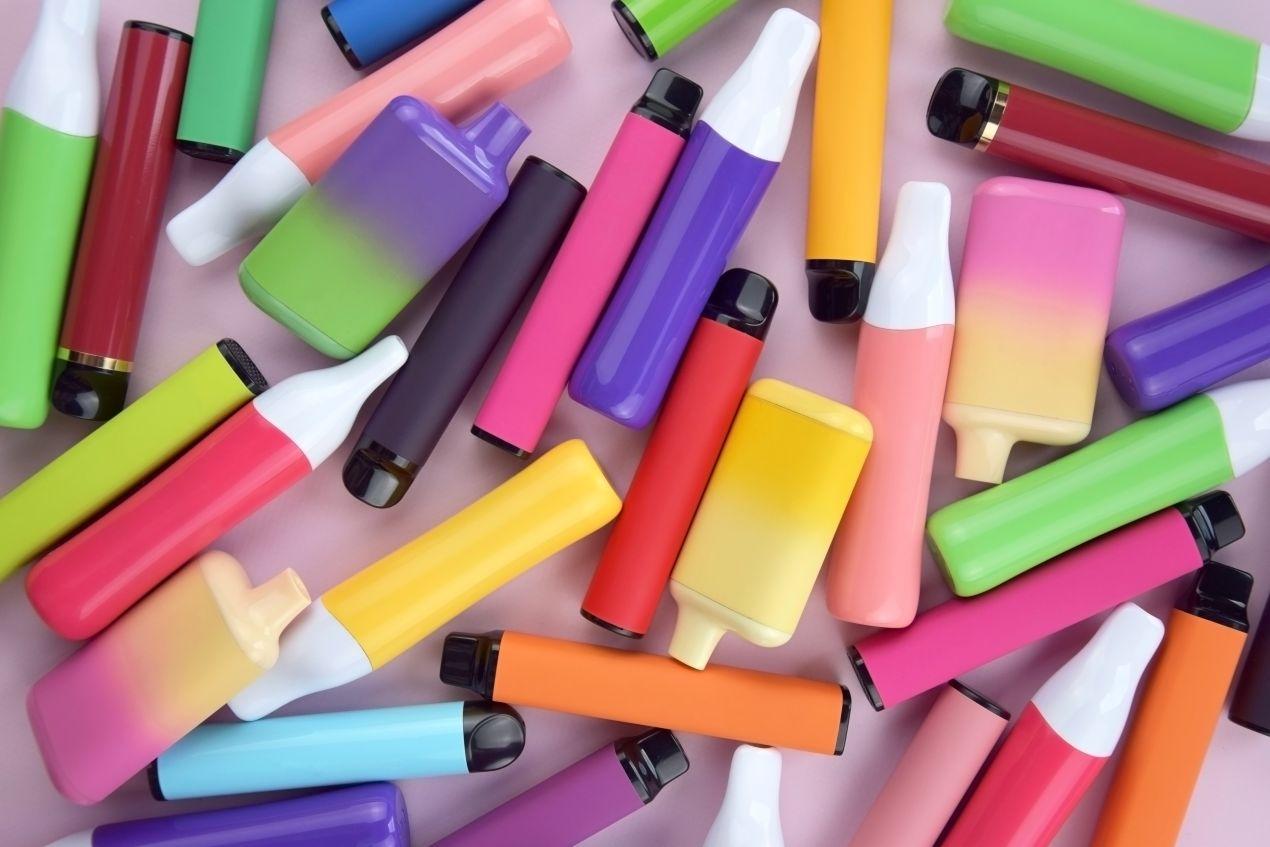 Knallbunte E-Zigaretten in verschiedenen Formen und Farben – inspiriert vom Trendprodukt Elfa Master